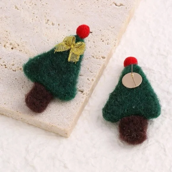 🎄 Awesome Ribbon Bow Felt Pompom Christmas Pine Tree Drop Earrings 🎄 - Picture 3 of 4